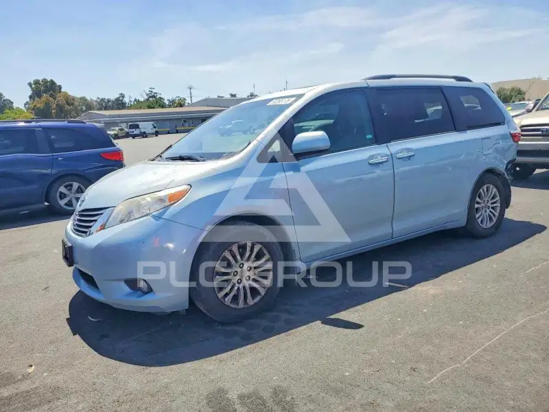 2017 Toyota SIENNA фото