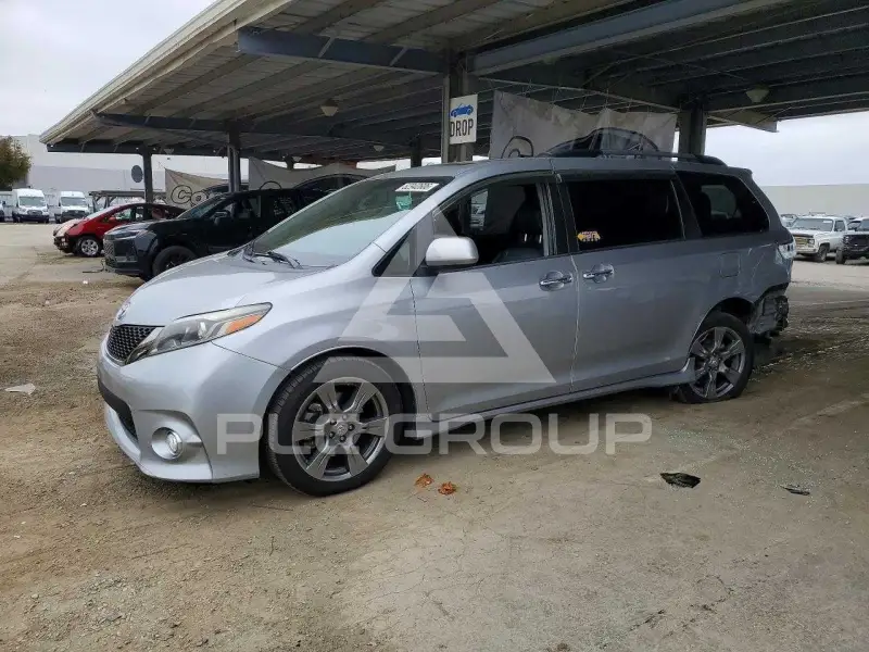 2017 Toyota SIENNA photo