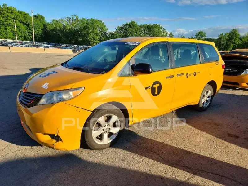 2017 Toyota SIENNA фото
