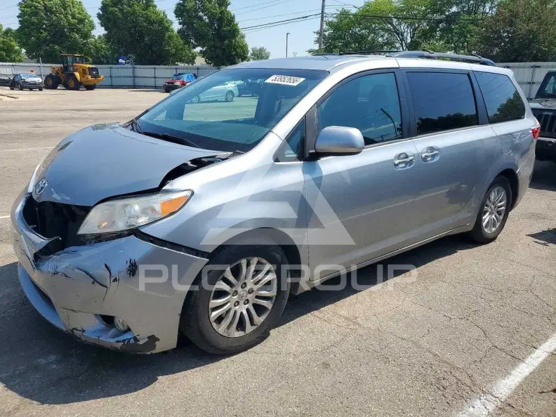 2017 Toyota SIENNA фото
