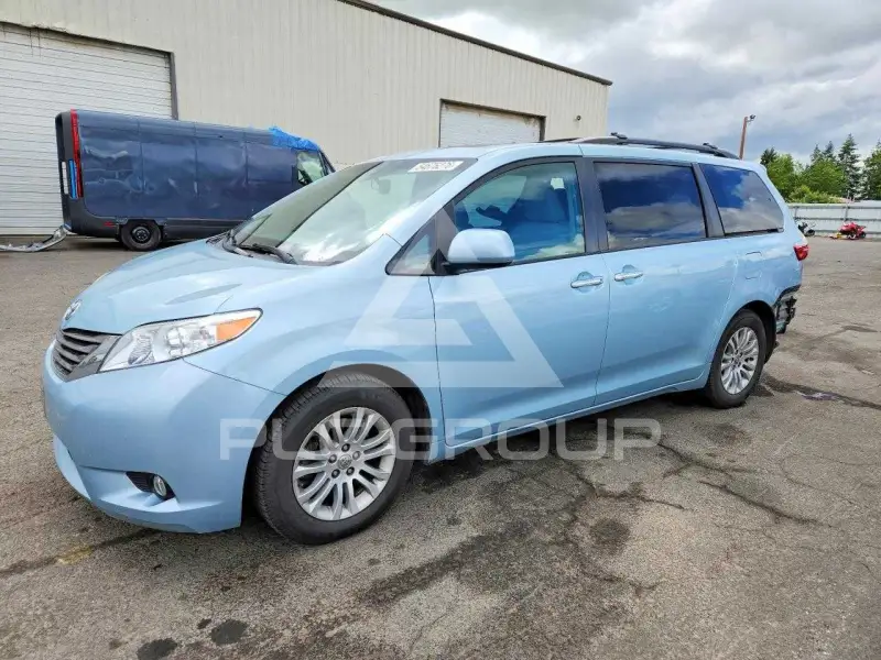 2017 Toyota SIENNA фото