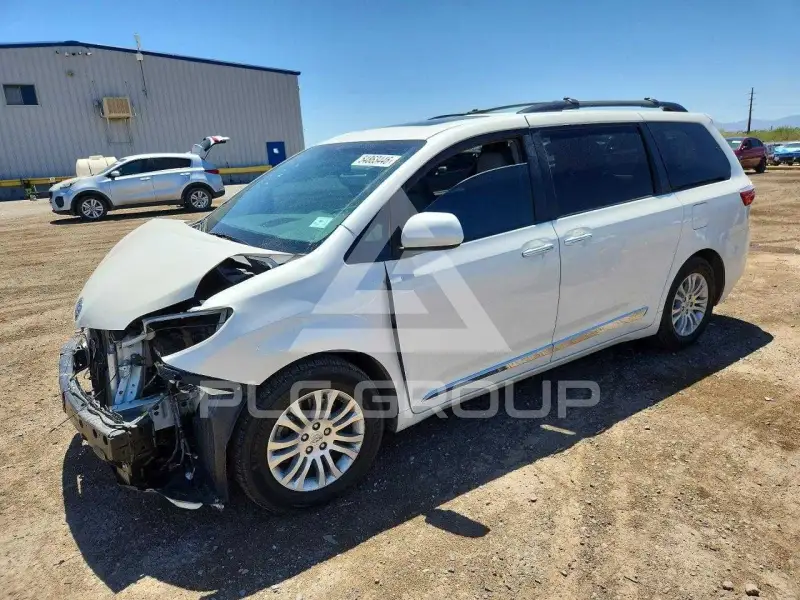 2017 Toyota SIENNA фото