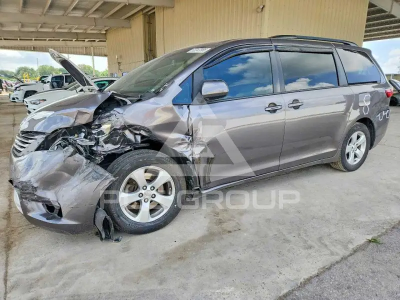 2017 Toyota SIENNA фото