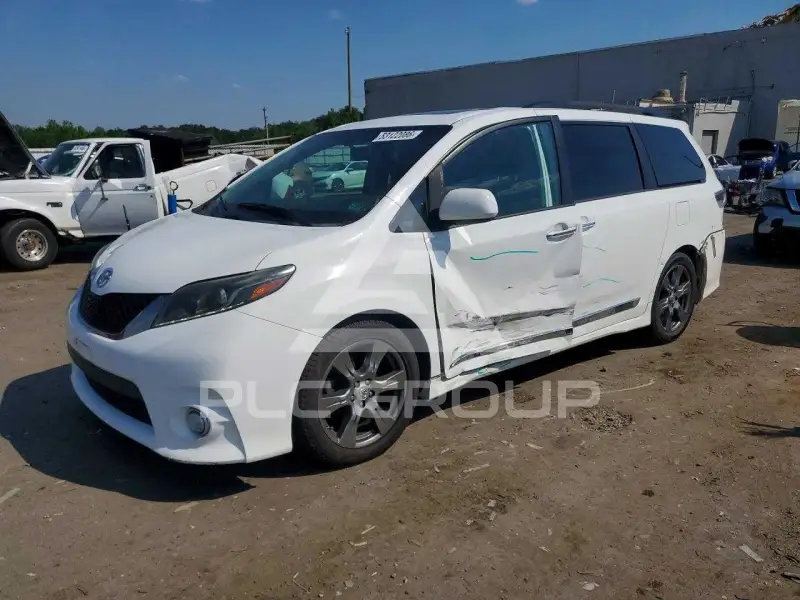 2017 Toyota SIENNA photo