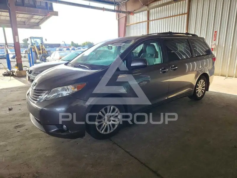 2017 Toyota SIENNA фото