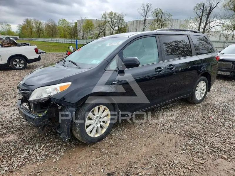 2017 Toyota SIENNA photo