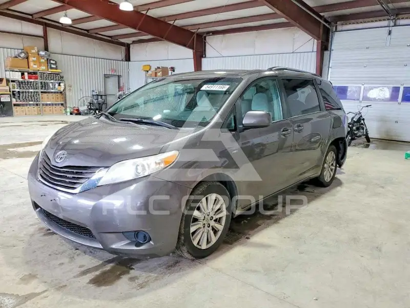 2017 Toyota SIENNA фото