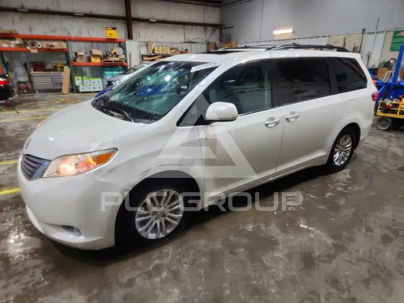 2017 Toyota SIENNA фото