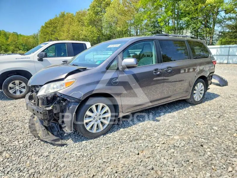 2017 Toyota SIENNA фото