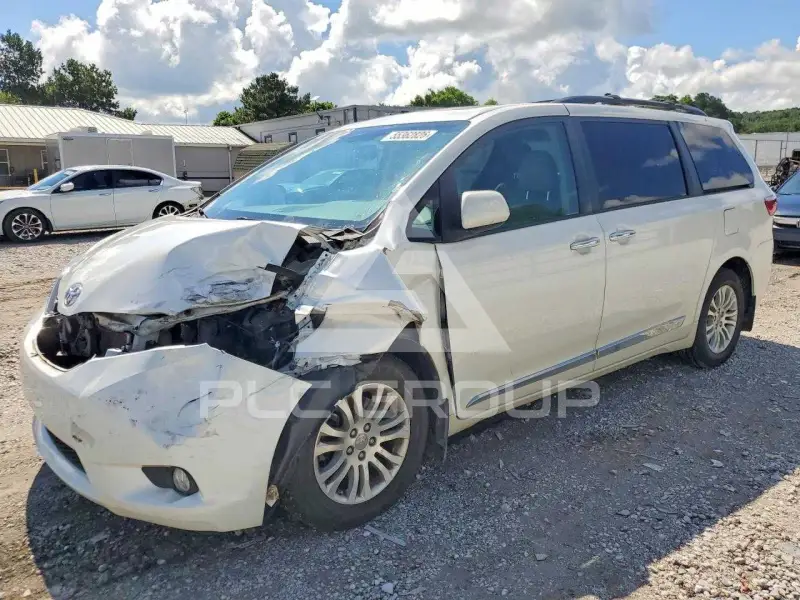 2017 Toyota SIENNA фото
