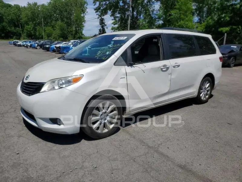 2017 Toyota SIENNA photo