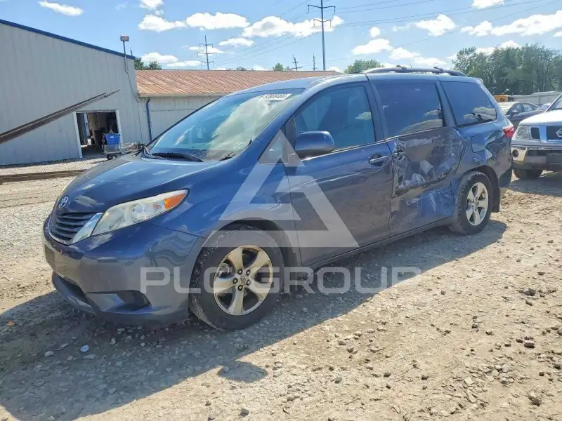 2017 Toyota SIENNA photo