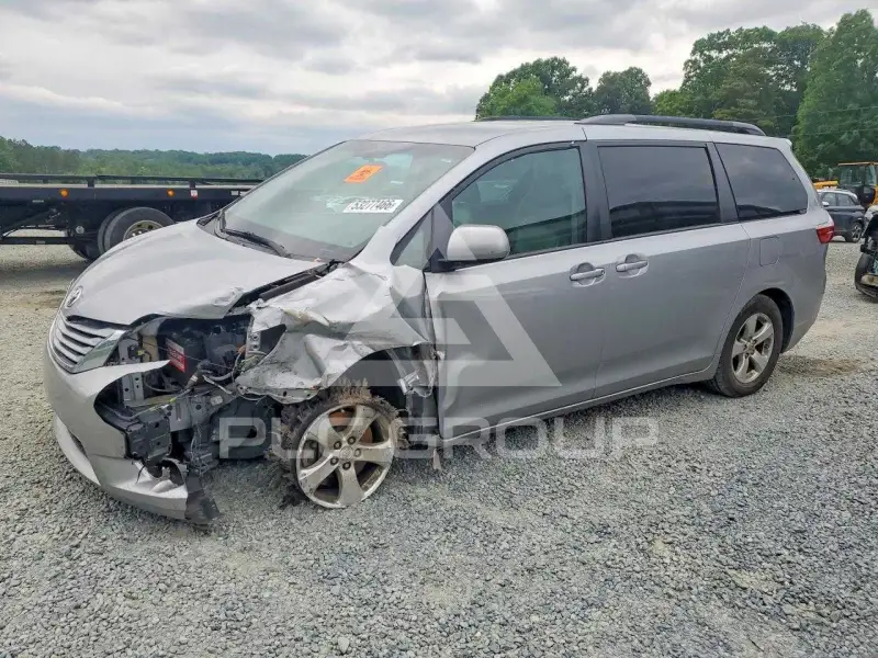 2017 Toyota SIENNA photo