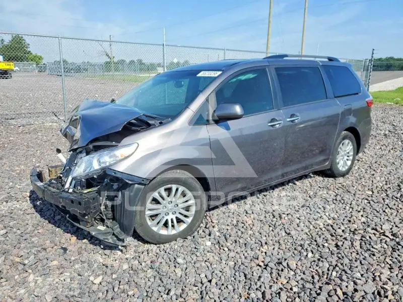 2017 Toyota SIENNA фото