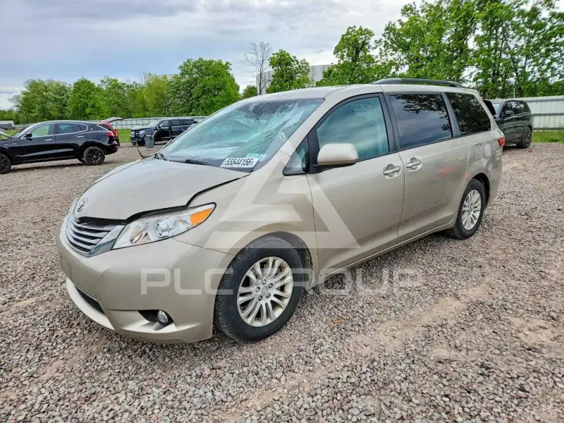 2017 Toyota SIENNA photo
