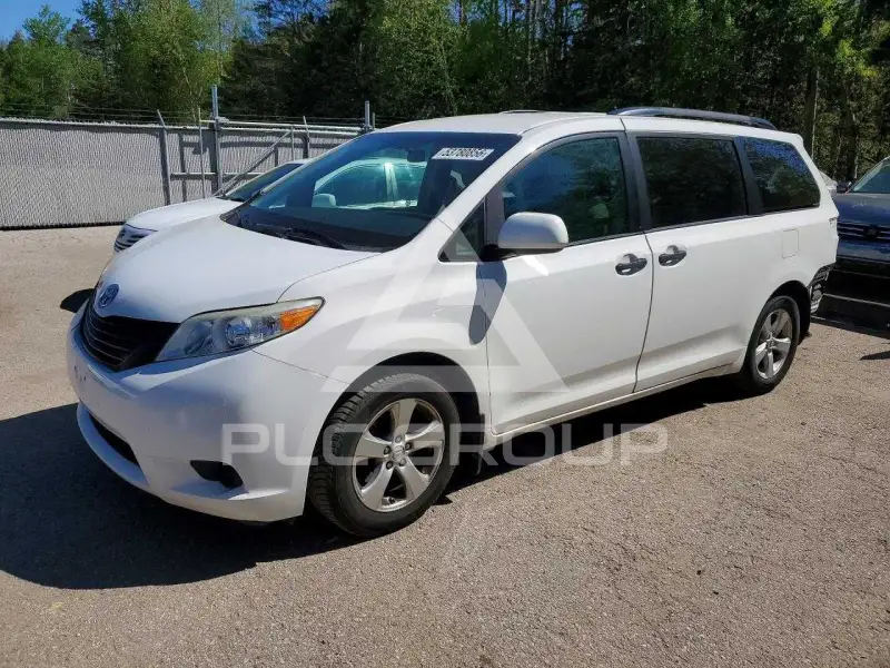 2017 Toyota SIENNA photo