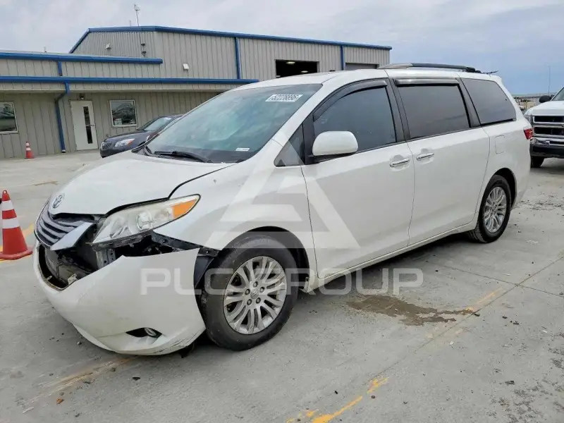 2017 Toyota SIENNA фото