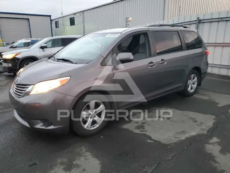 2017 Toyota SIENNA фото