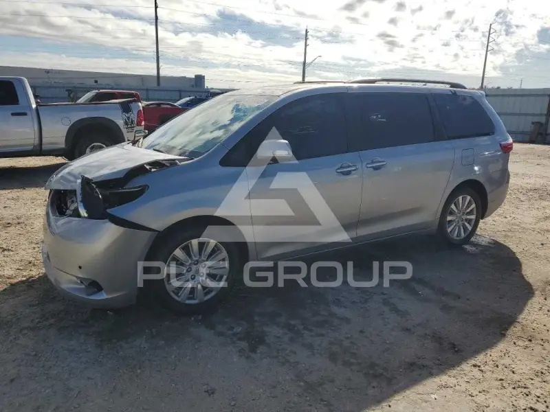 2017 Toyota SIENNA photo