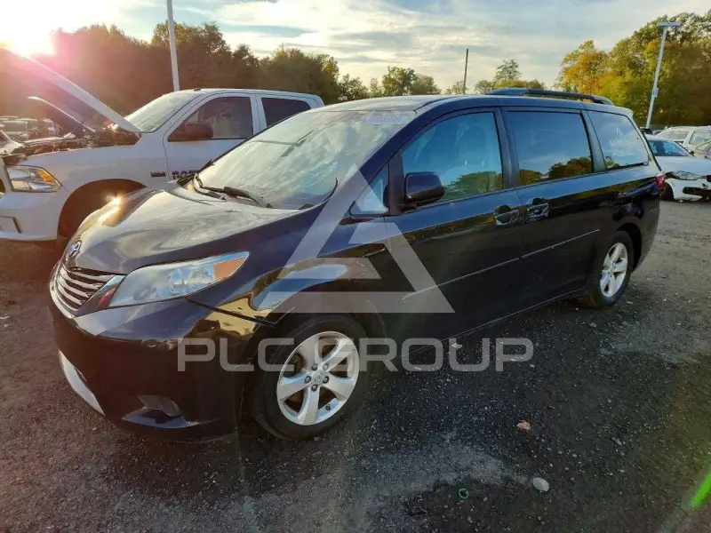 2017 Toyota SIENNA photo