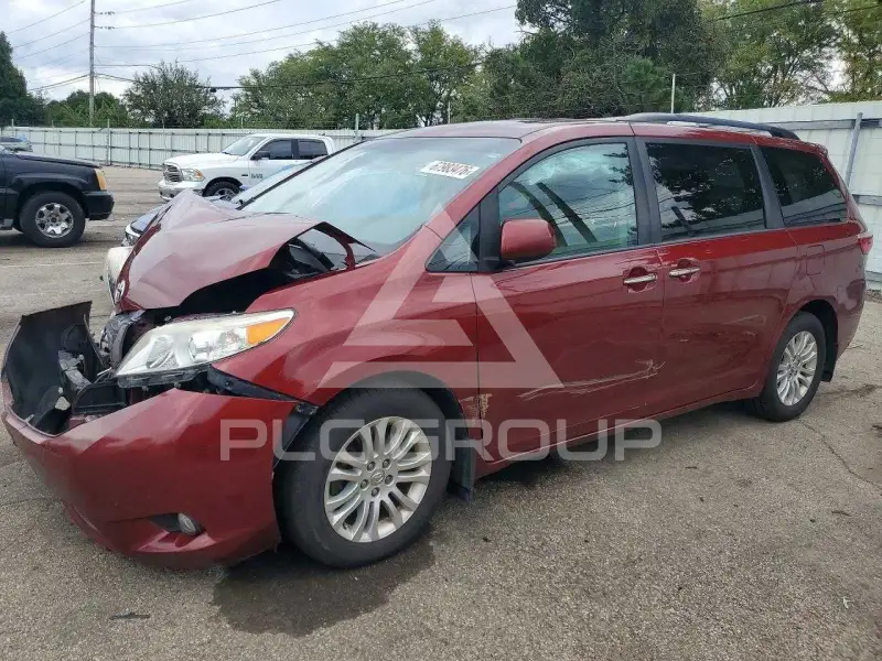 2017 Toyota SIENNA фото