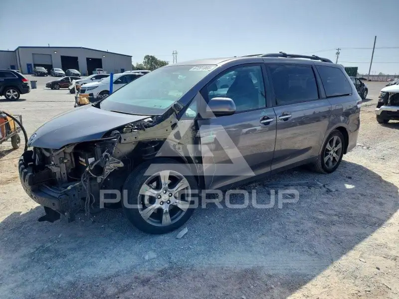 2017 Toyota SIENNA photo
