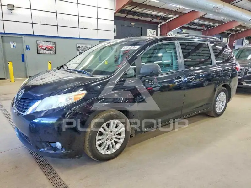 2017 Toyota SIENNA фото