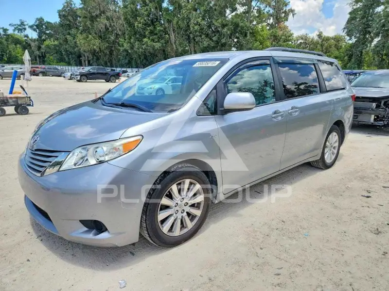 2017 Toyota SIENNA фото