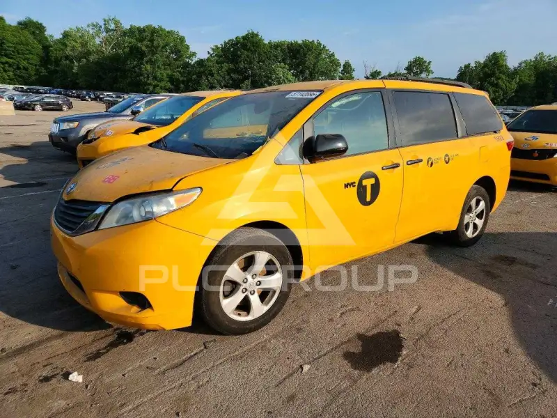 2017 Toyota SIENNA фото