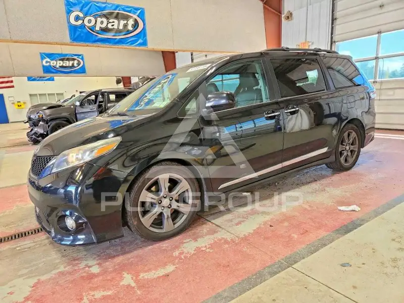 2017 Toyota SIENNA photo
