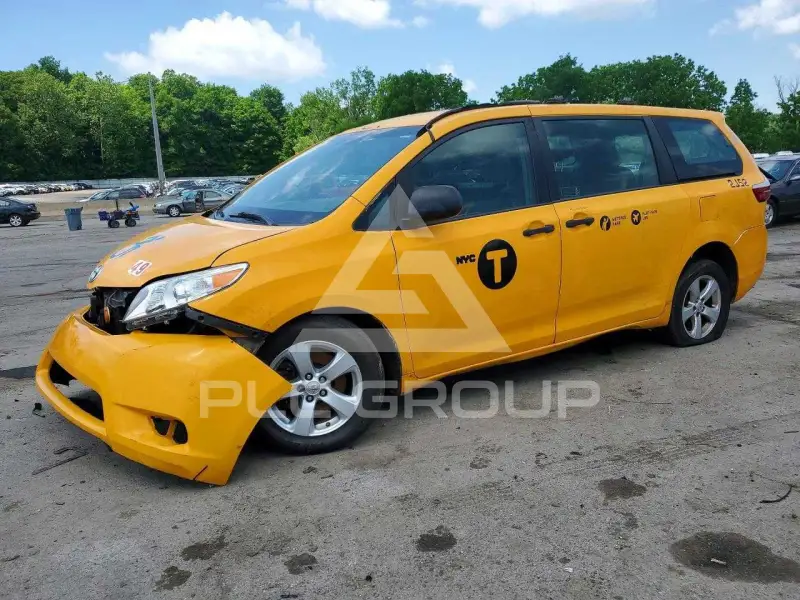 2017 Toyota SIENNA photo