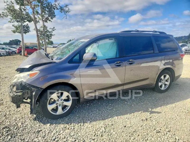 2017 Toyota SIENNA фото