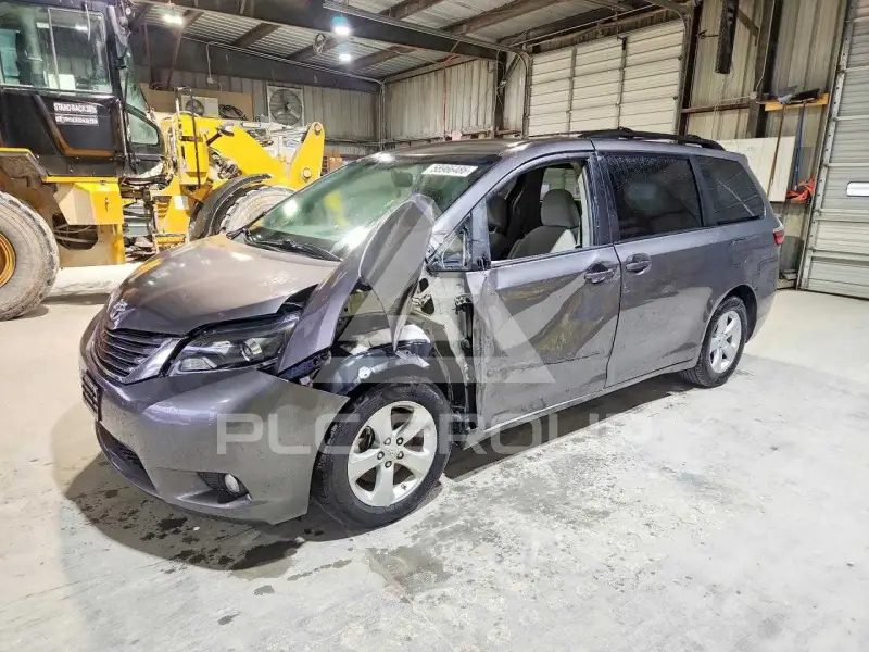 2017 Toyota SIENNA фото
