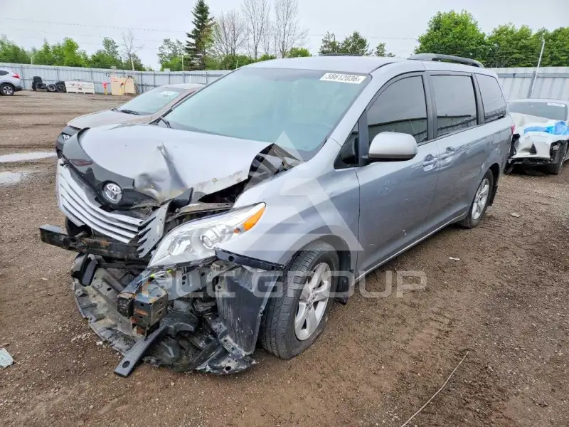 2017 Toyota SIENNA фото