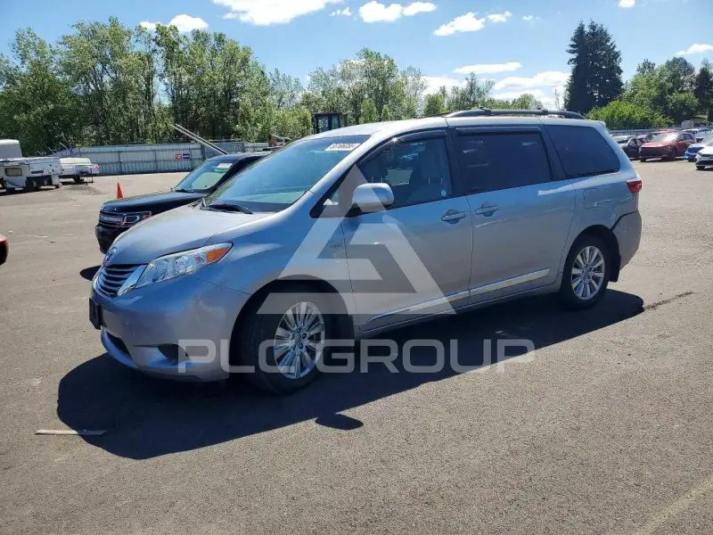 2017 Toyota SIENNA photo