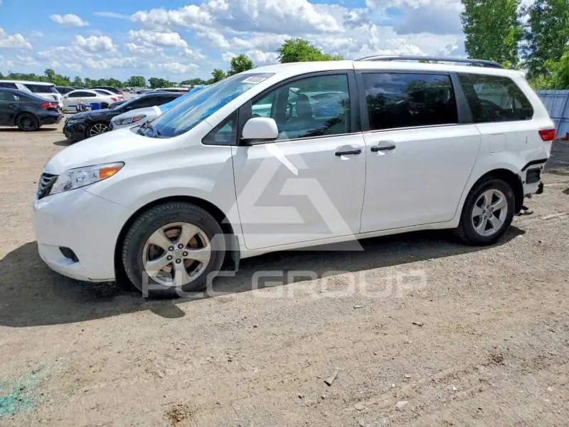2017 Toyota SIENNA photo