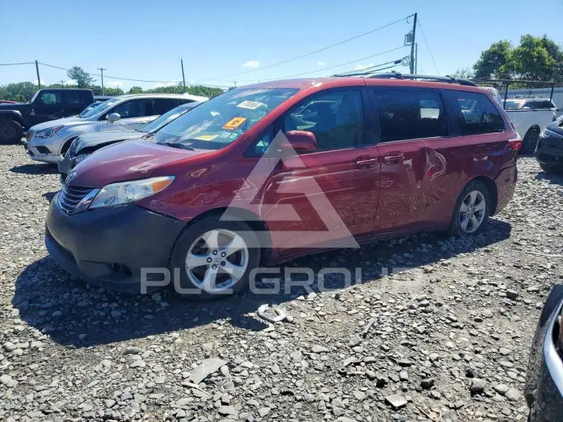2017 Toyota SIENNA photo