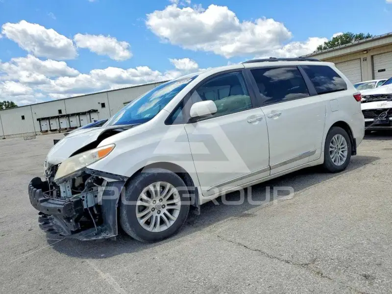 2017 Toyota SIENNA фото