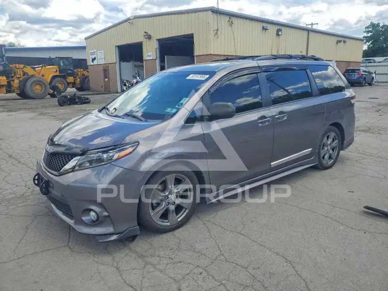 2017 Toyota SIENNA photo