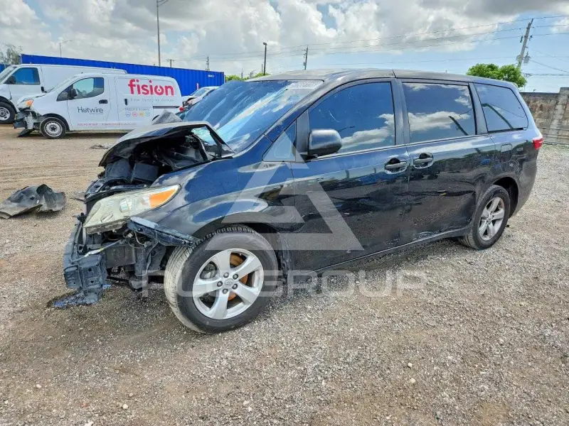 2017 Toyota SIENNA фото