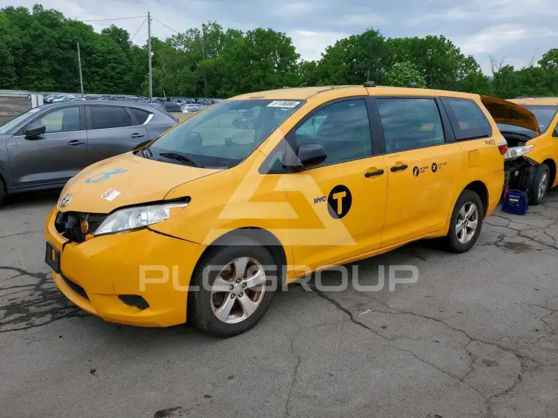 2017 Toyota SIENNA photo