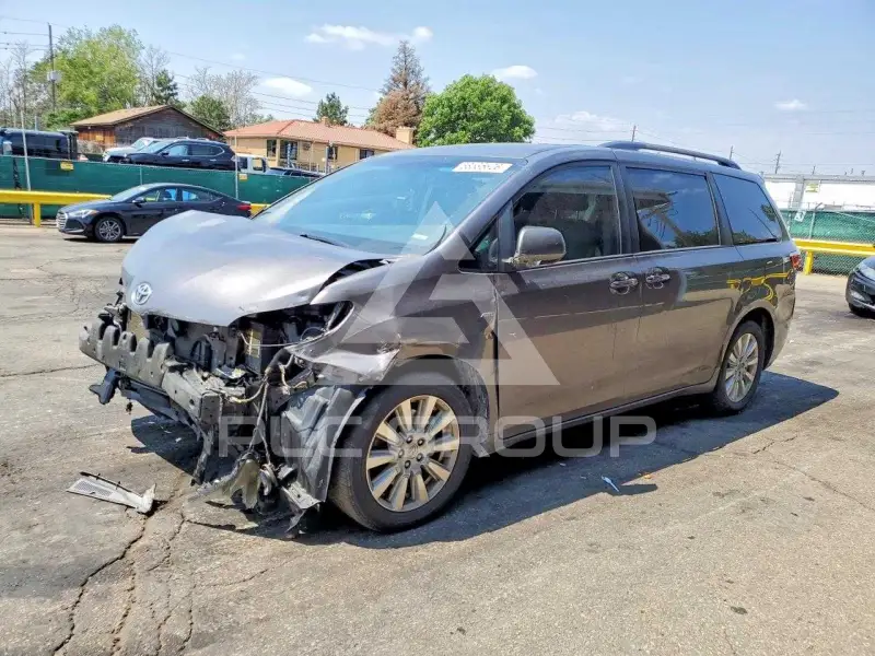 2017 Toyota SIENNA фото