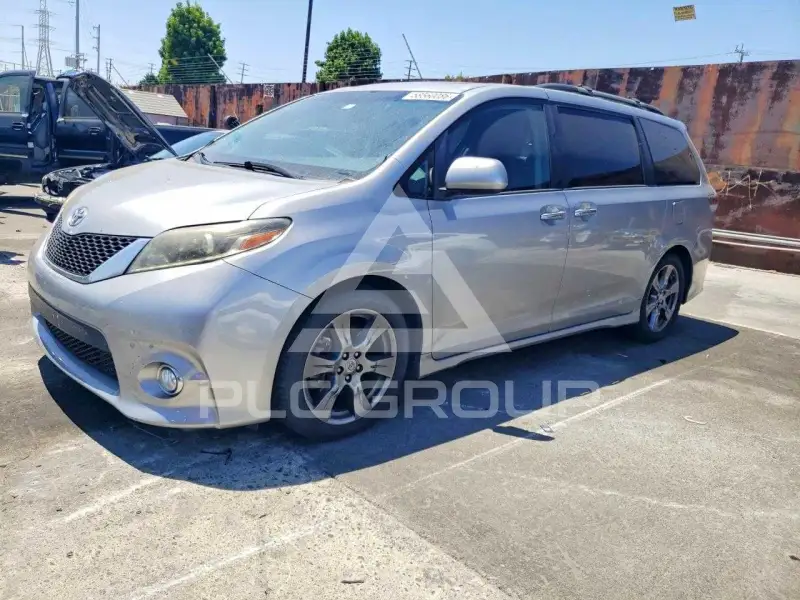 2017 Toyota SIENNA photo