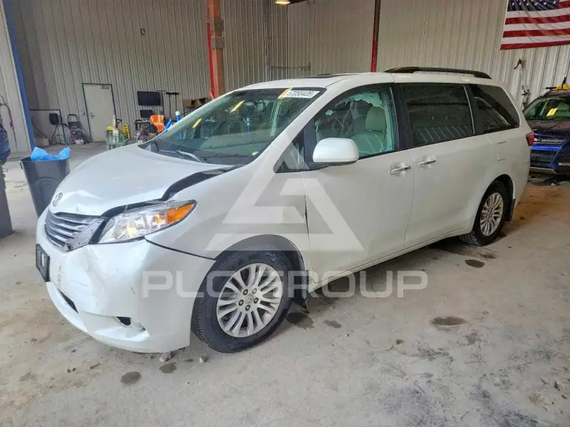 2017 Toyota SIENNA фото