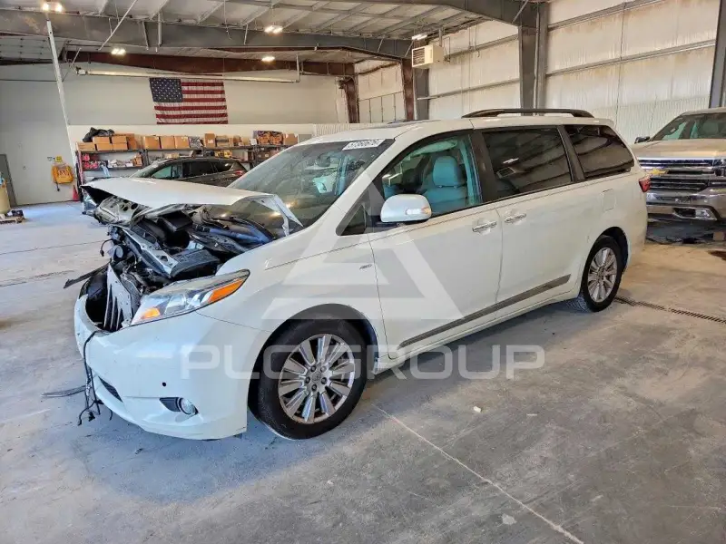 2017 Toyota SIENNA фото