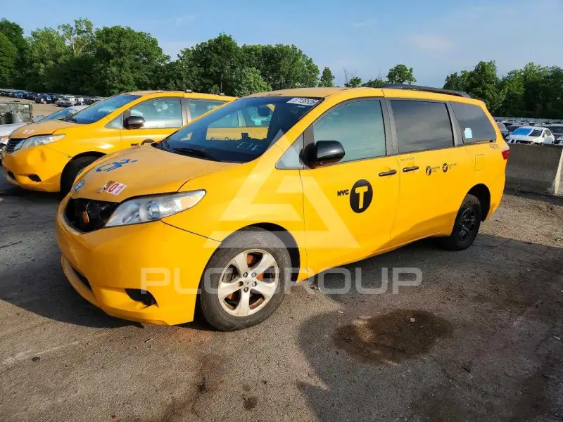 2017 Toyota SIENNA photo