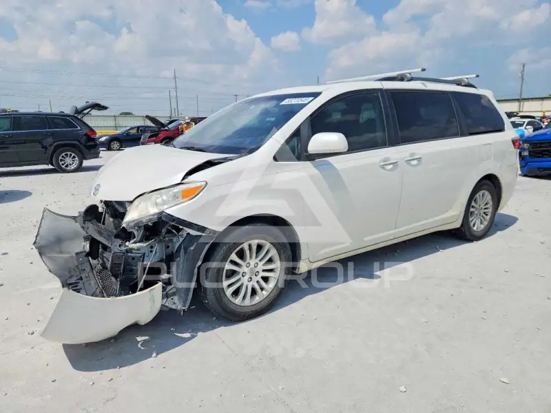 2017 Toyota SIENNA фото