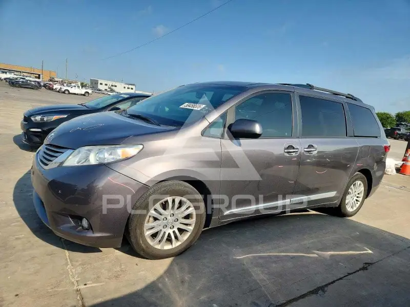 2017 Toyota SIENNA photo