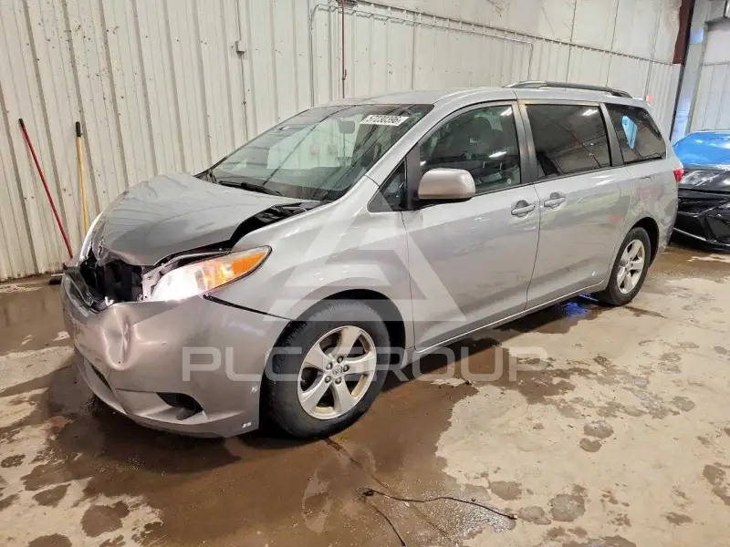 2017 Toyota SIENNA фото