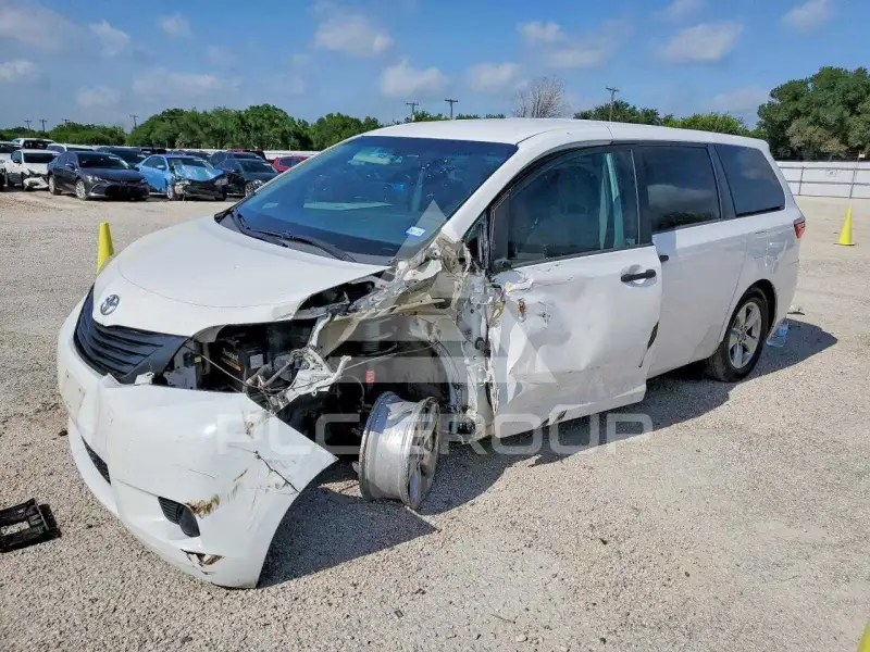2017 Toyota SIENNA photo